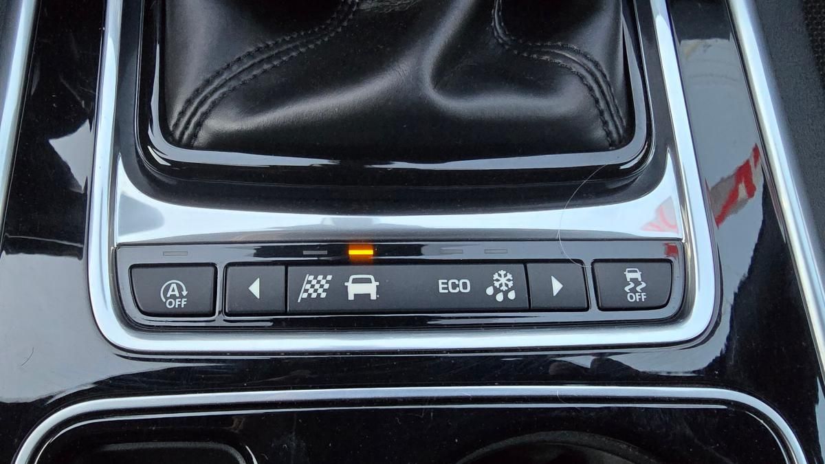 jaguar-xe-2017-diesel-1999cc