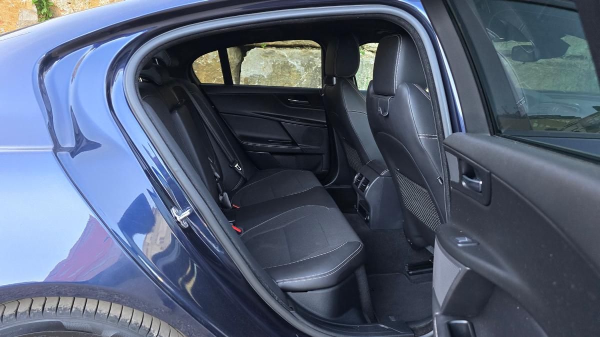 jaguar-xe-2017-diesel-1999cc
