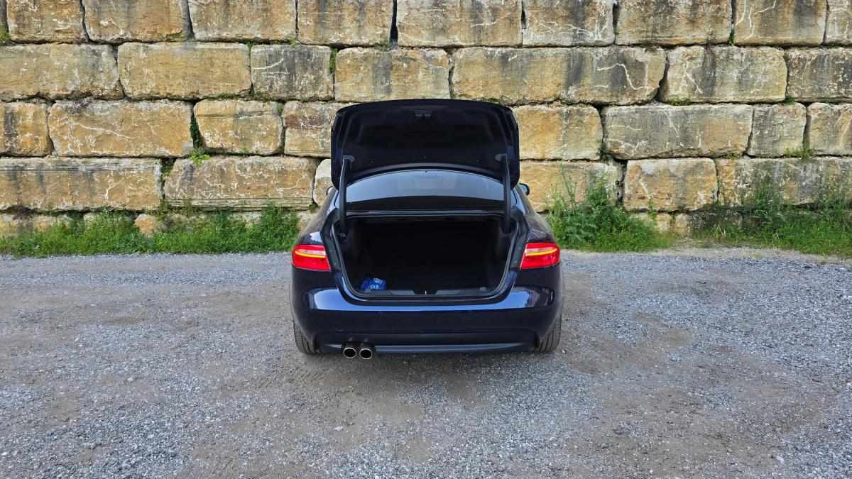 jaguar-xe-2017-diesel-1999cc