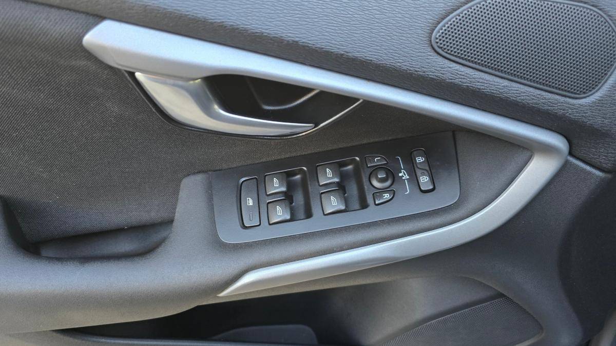 volvo-v40-2019-diesel-1969cc