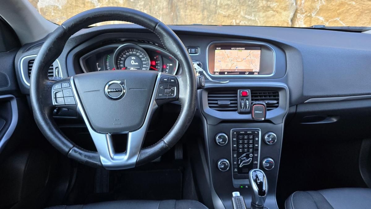 volvo-v40-2019-diesel-1969cc