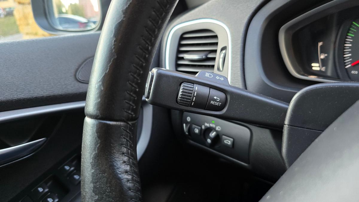 volvo-v40-2019-diesel-1969cc