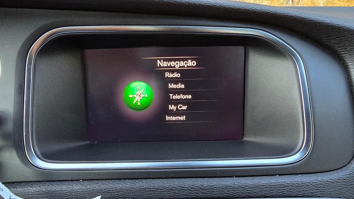 volvo-v40-2019-diesel-1969cc