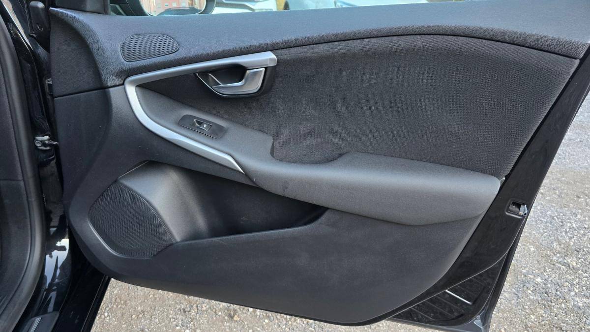 volvo-v40-2019-diesel-1969cc