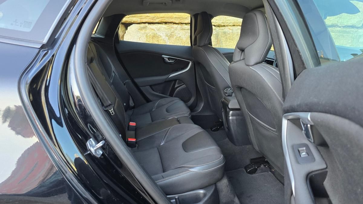 volvo-v40-2019-diesel-1969cc
