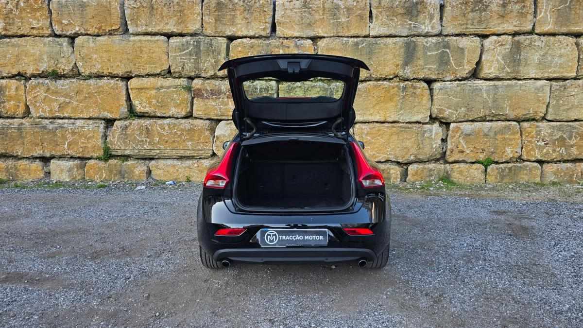 volvo-v40-2019-diesel-1969cc
