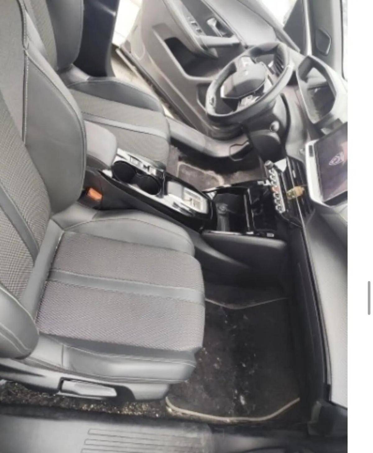 peugeot-e-2008-2024-eletrico-0cc