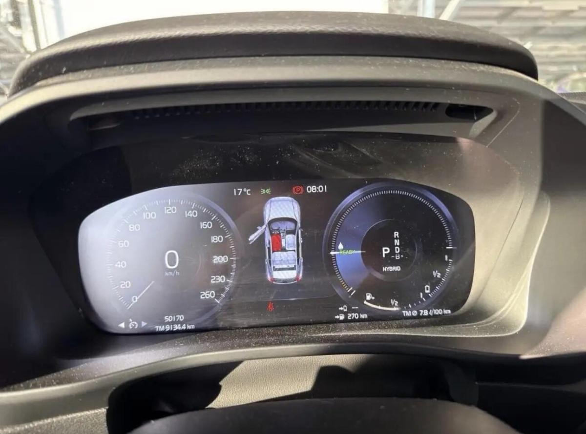 volvo-xc40-2023-hibrido-a-gasolina-1477cc
