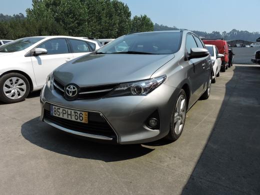 toyota-auris-touring-sports-2014-diesel-1364cc
