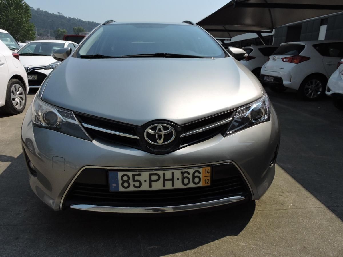 toyota-auris-touring-sports-2014-diesel-1364cc
