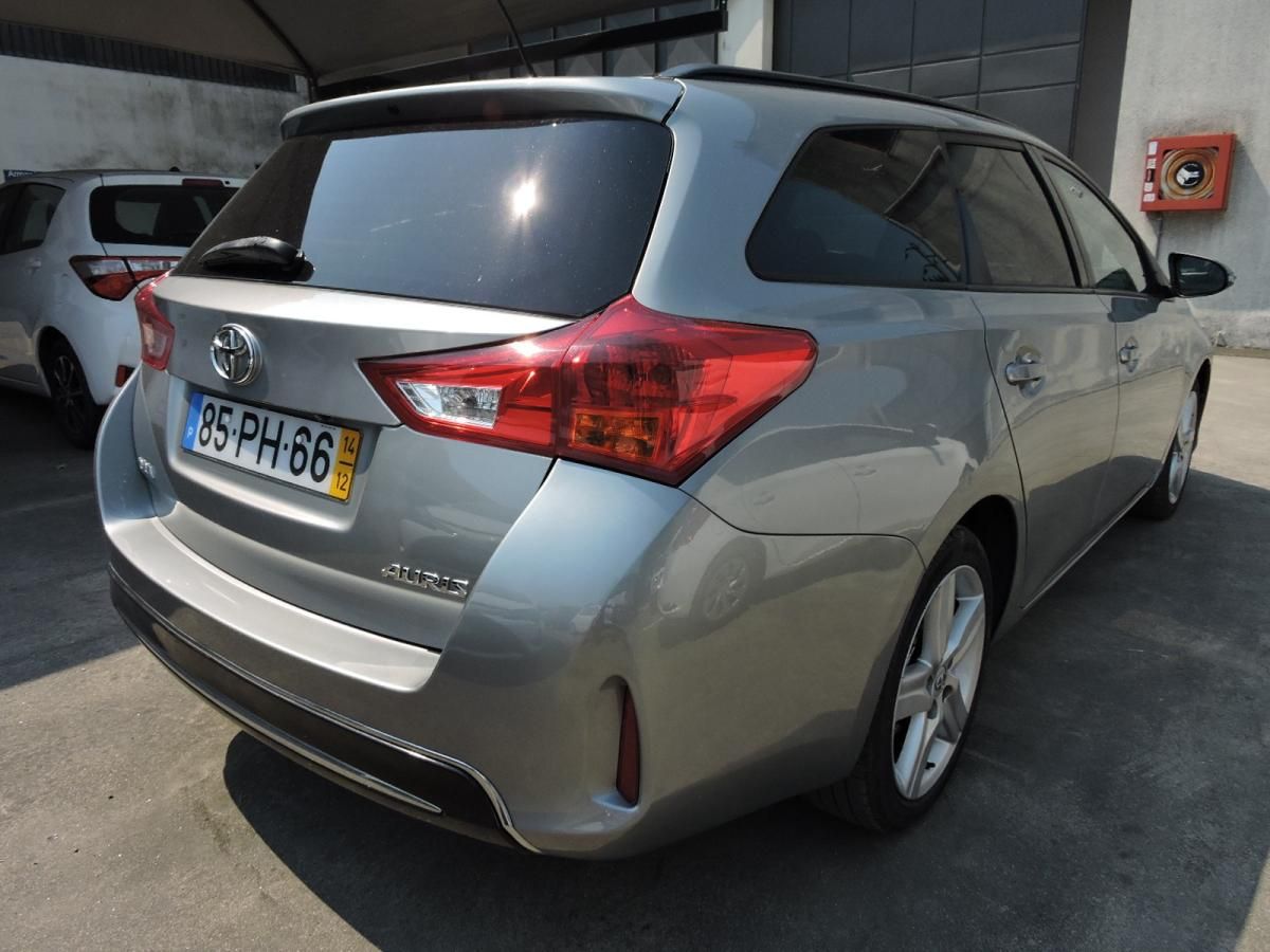 toyota-auris-touring-sports-2014-diesel-1364cc