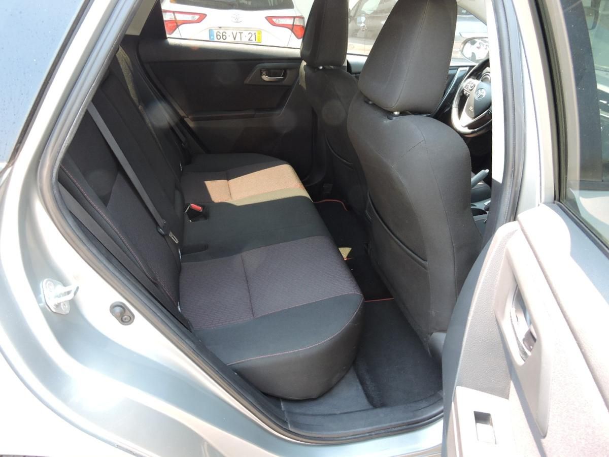 toyota-auris-touring-sports-2014-diesel-1364cc