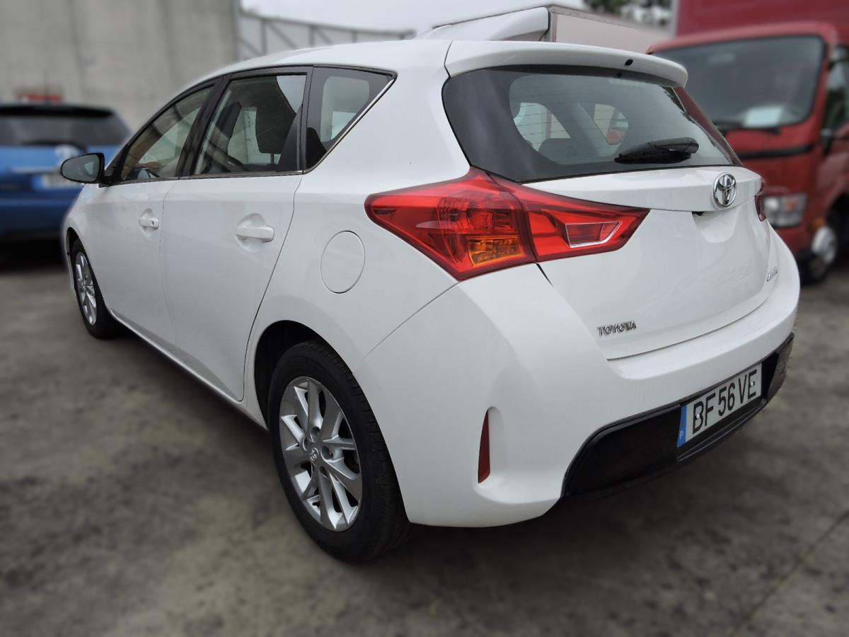 toyota-auris-2014-diesel-1364cc