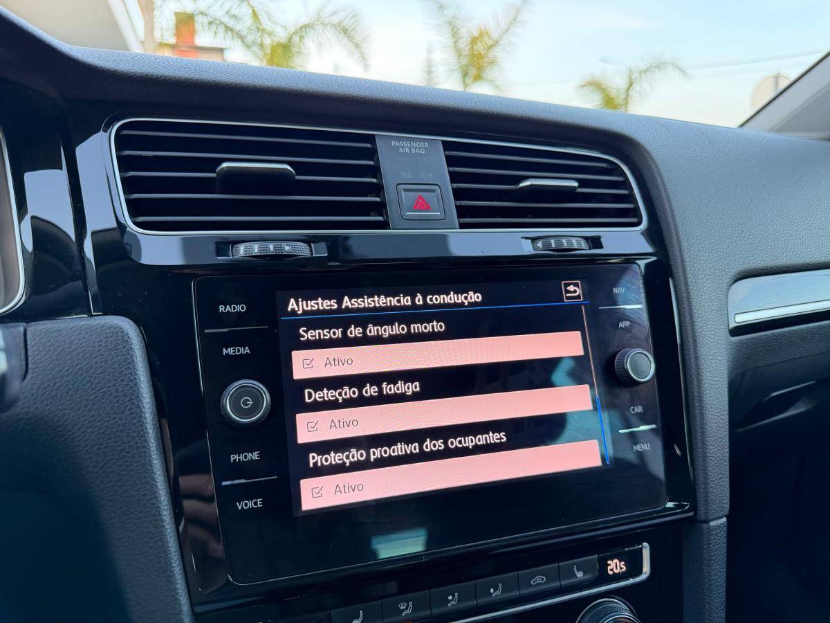 volkswagen-golf-variant-2017-diesel-1598cc
