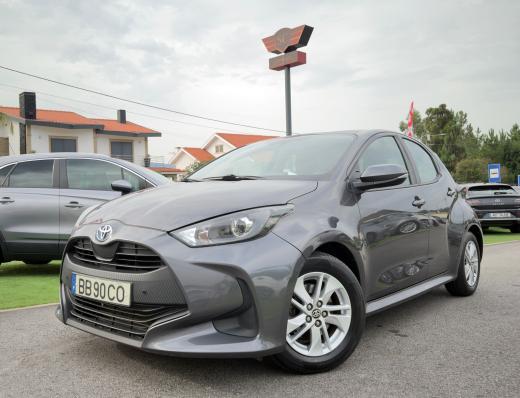 toyota-yaris-2023-hibrido-a-gasolina-1490cc