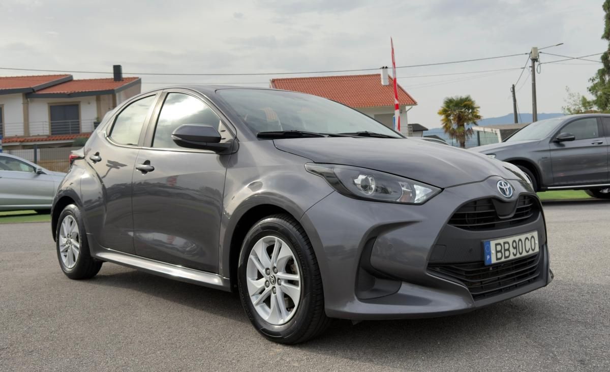 toyota-yaris-2023-hibrido-a-gasolina-1490cc