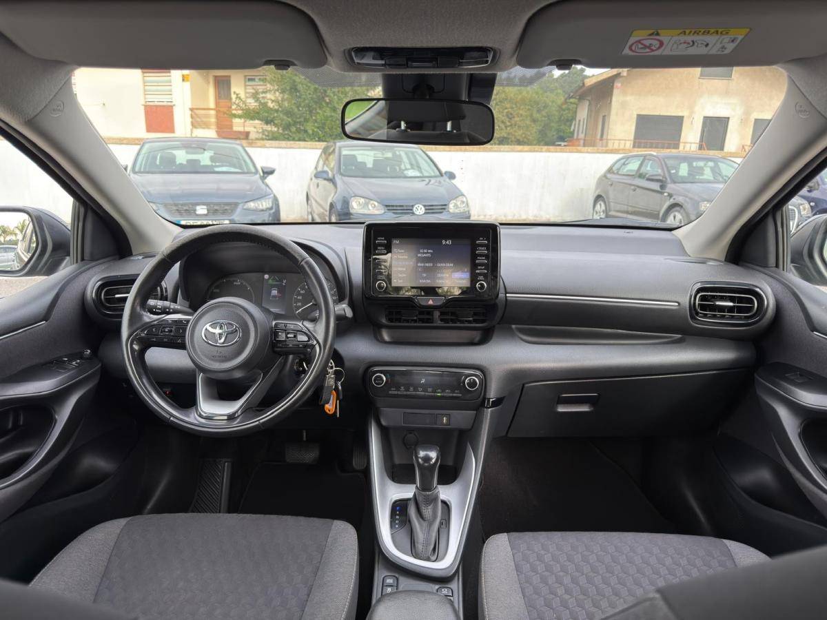 toyota-yaris-2023-hibrido-a-gasolina-1490cc