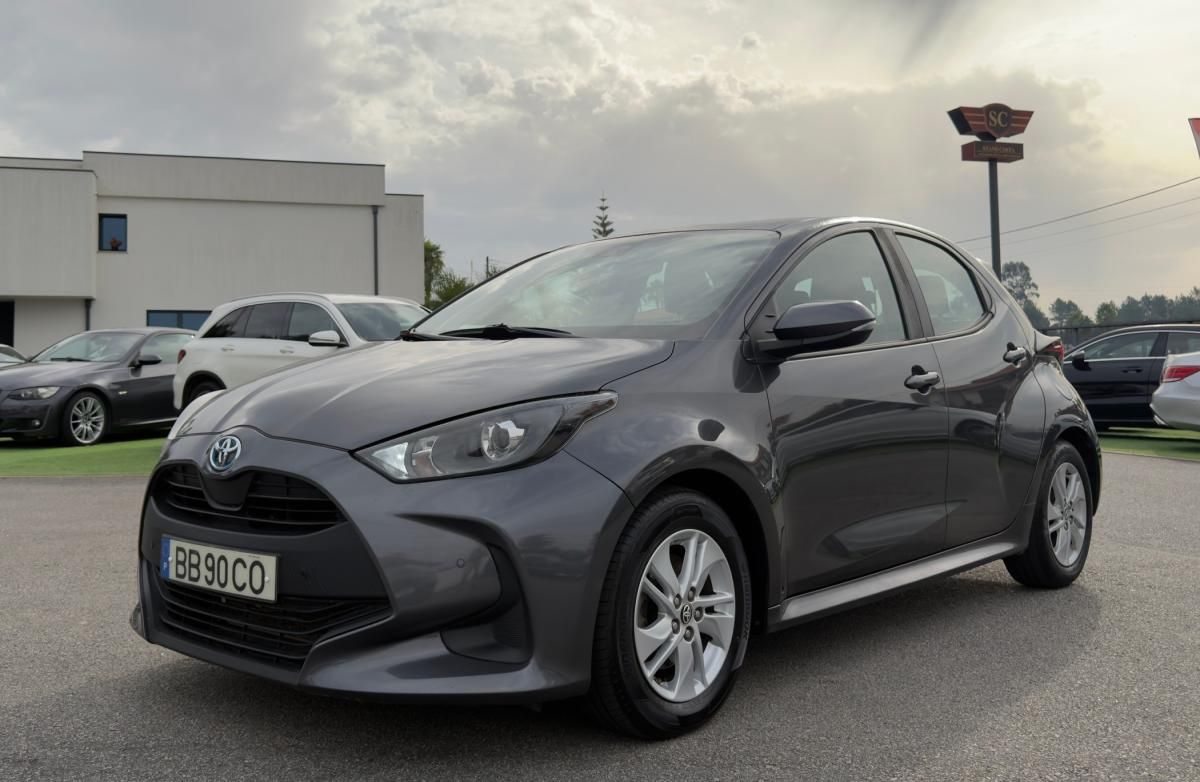 toyota-yaris-2023-hibrido-a-gasolina-1490cc
