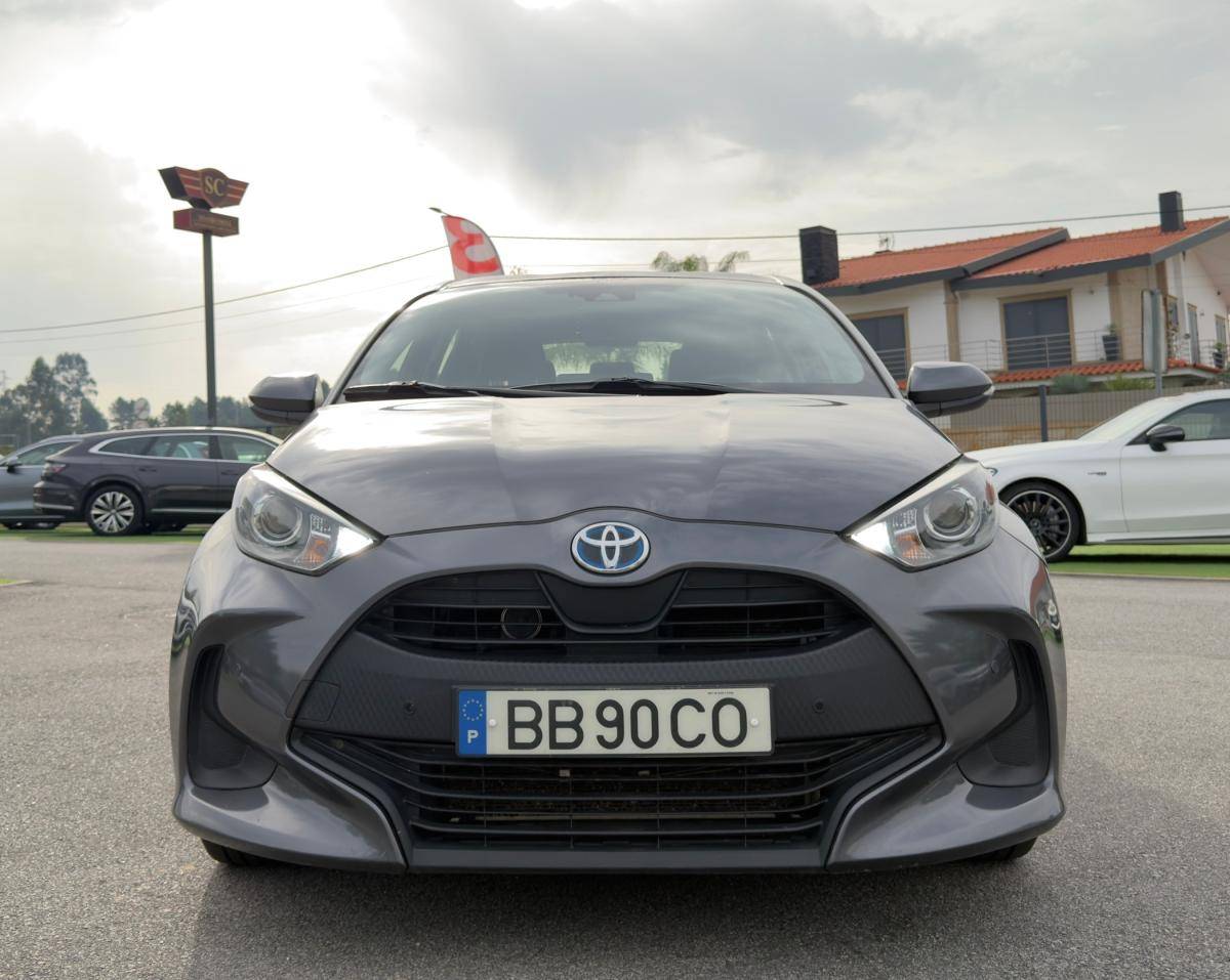 toyota-yaris-2023-hibrido-a-gasolina-1490cc