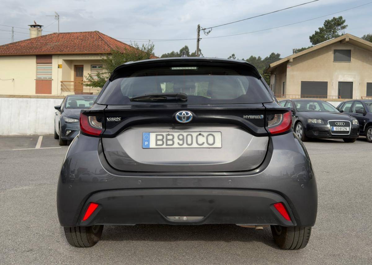 toyota-yaris-2023-hibrido-a-gasolina-1490cc