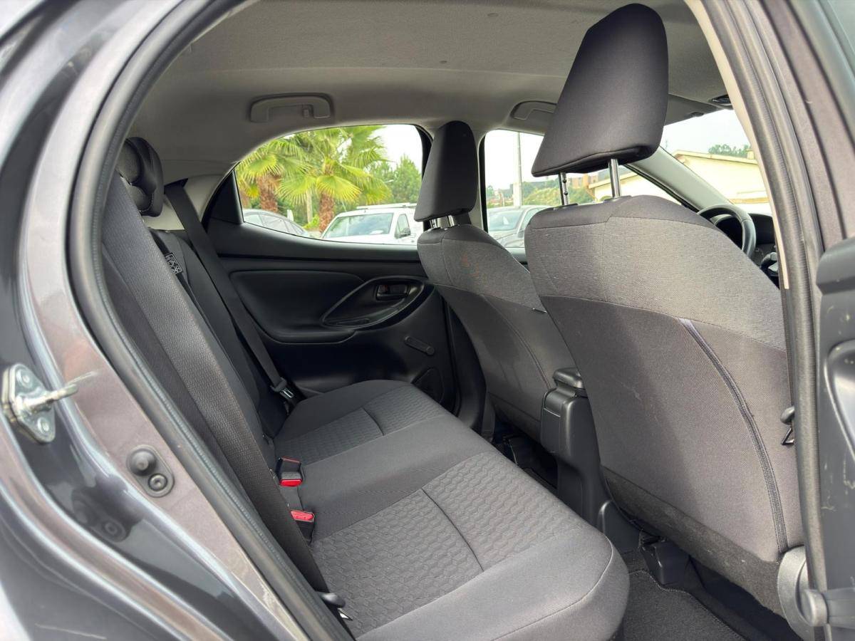 toyota-yaris-2023-hibrido-a-gasolina-1490cc