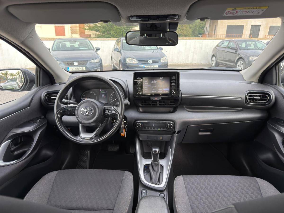 toyota-yaris-2023-hibrido-a-gasolina-1490cc