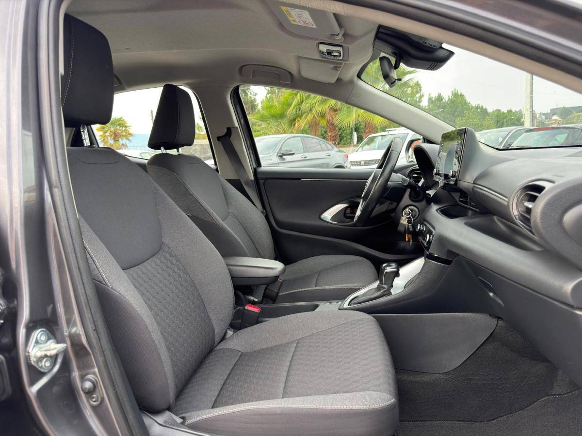 toyota-yaris-2023-hibrido-a-gasolina-1490cc