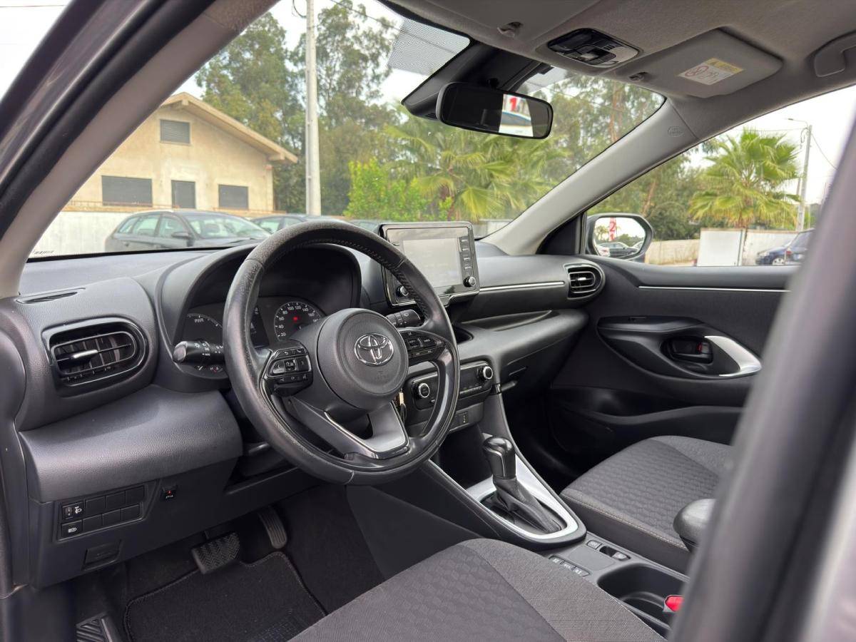 toyota-yaris-2023-hibrido-a-gasolina-1490cc