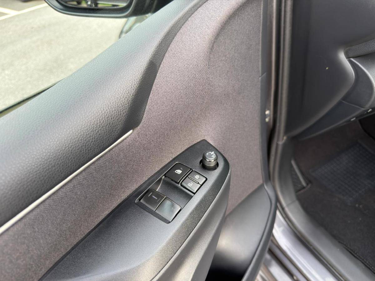 toyota-yaris-2023-hibrido-a-gasolina-1490cc