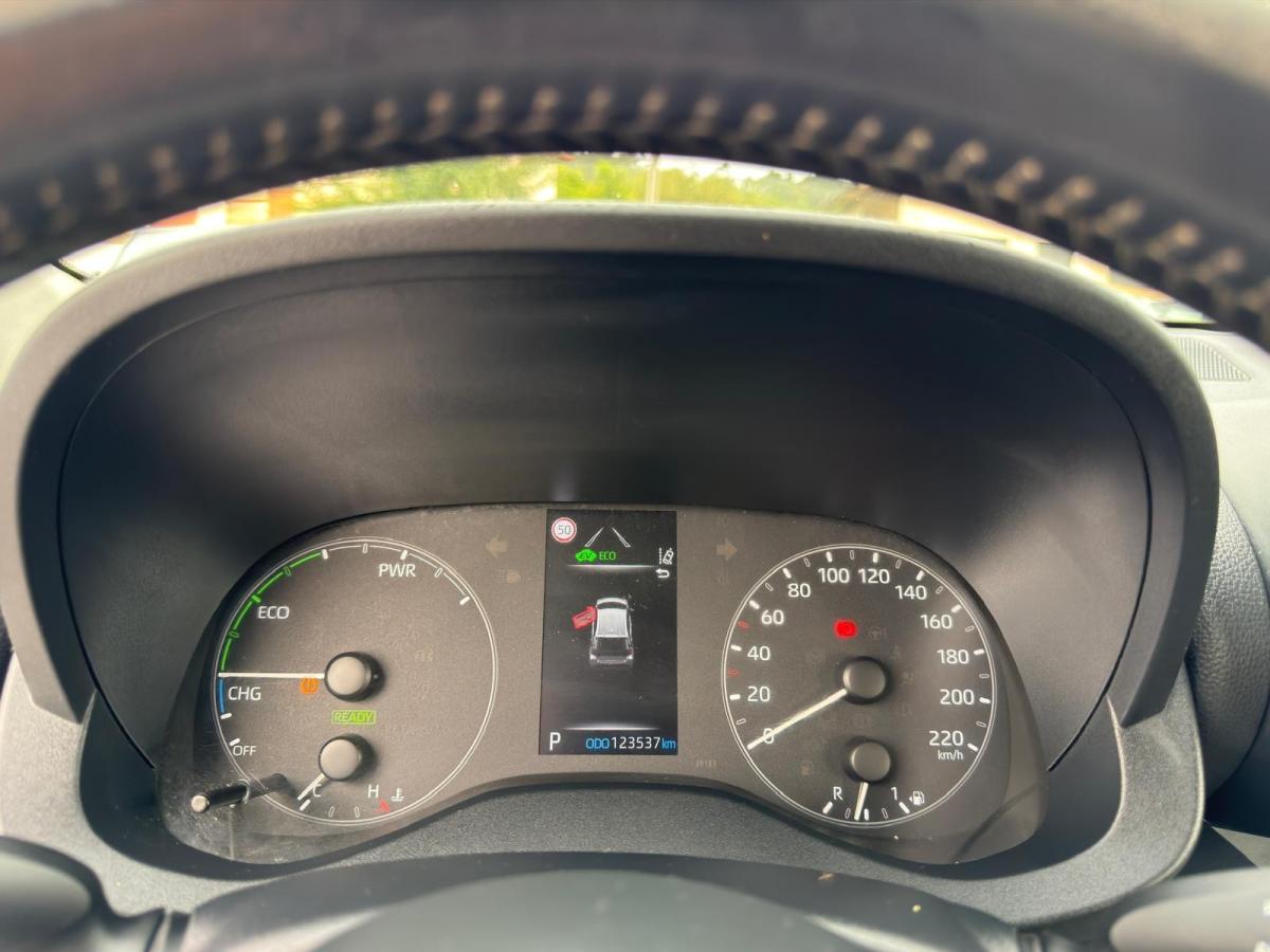 toyota-yaris-2023-hibrido-a-gasolina-1490cc