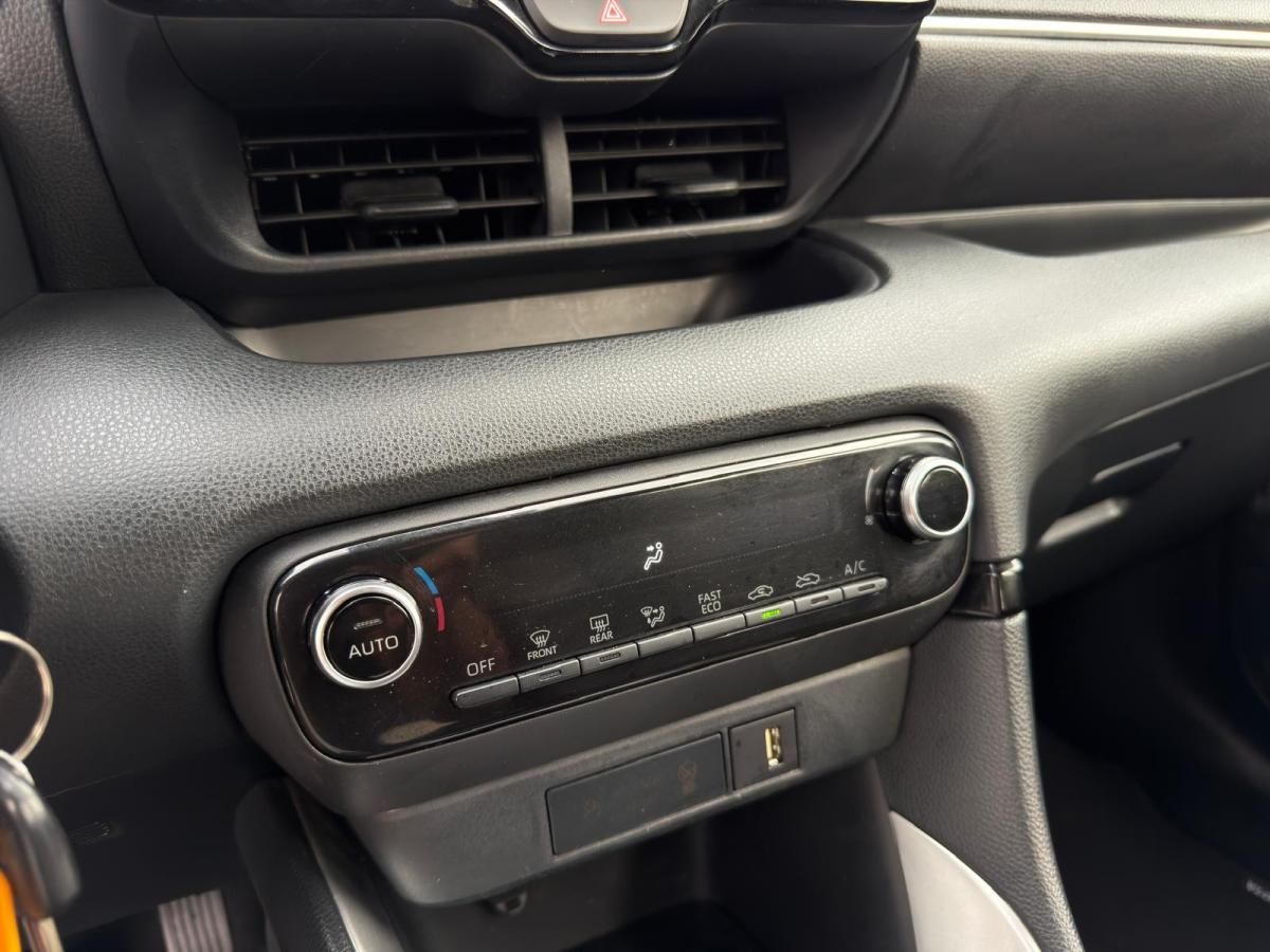 toyota-yaris-2023-hibrido-a-gasolina-1490cc