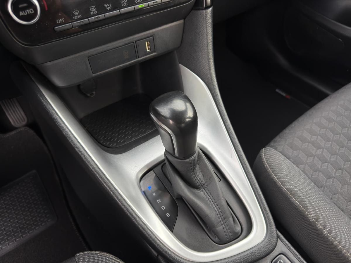 toyota-yaris-2023-hibrido-a-gasolina-1490cc