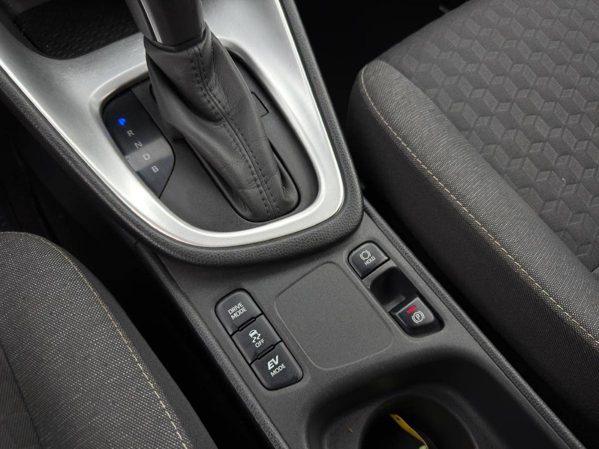 toyota-yaris-2023-hibrido-a-gasolina-1490cc