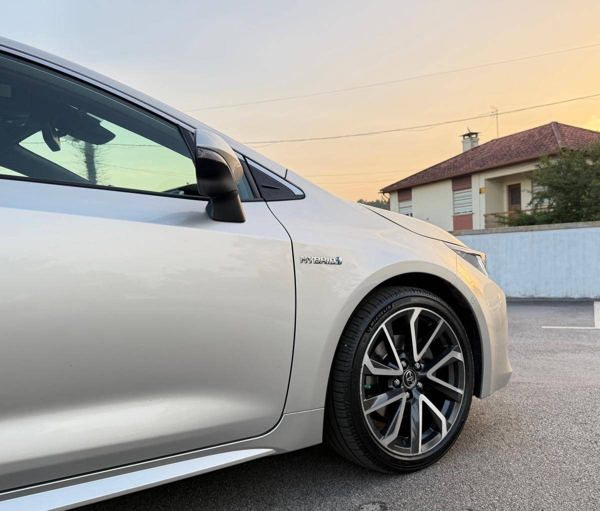 toyota-corolla-2019-hibrido-a-gasolina-1987cc
