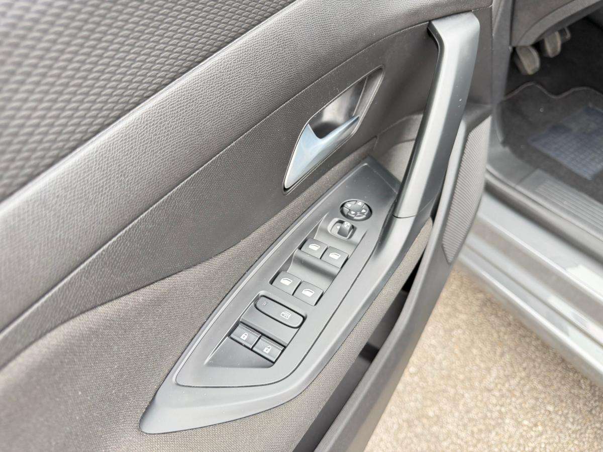 peugeot-308-sw-2024-gasolina-1199cc