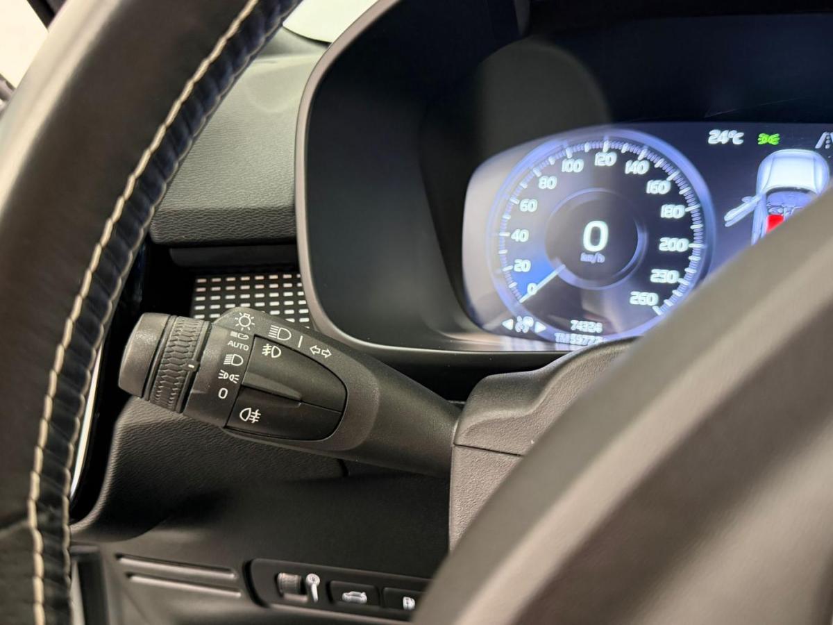 volvo-xc40-2021-hibrido-a-gasolina-1477cc