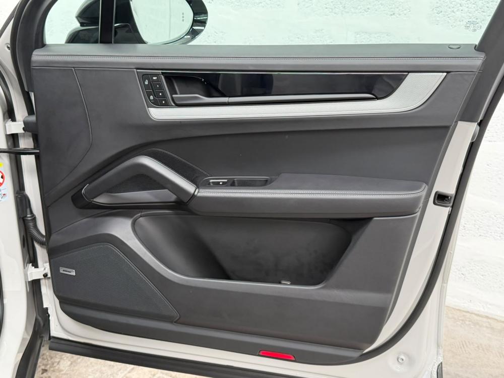porsche-cayenne-2024-hibrido-a-gasolina-2995cc