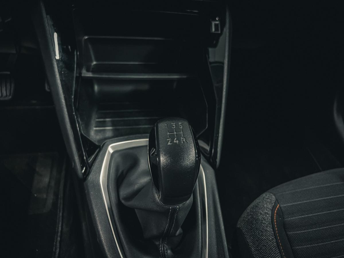 peugeot-208-2023-gasolina-1199cc