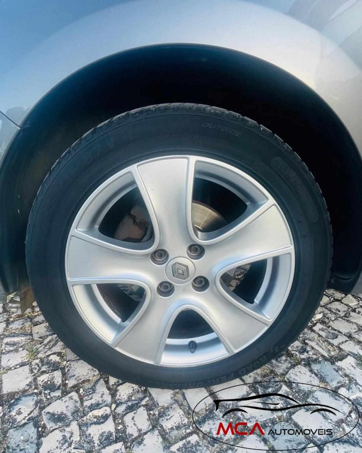 renault-clio-sport-tourer-2015-diesel-1461cc