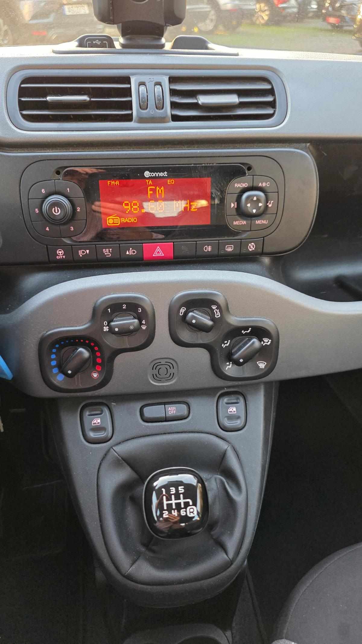 fiat-panda-2022-hibrido-a-gasolina-999cc