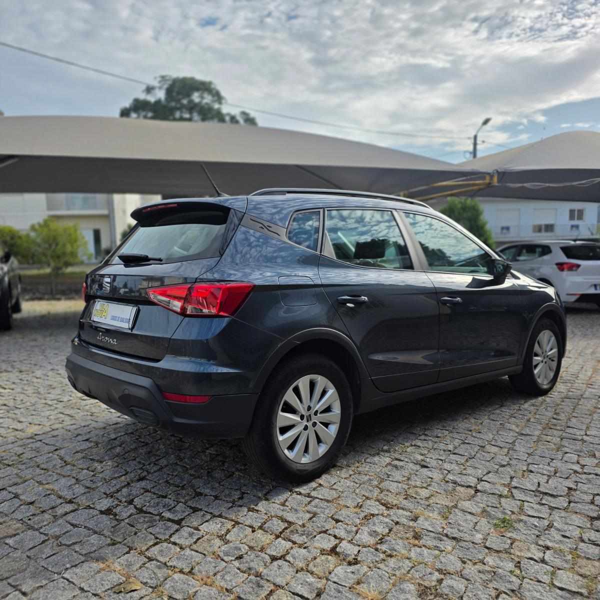 seat-arona-2023-gasolina-999cc