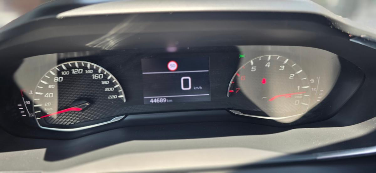 peugeot-208-2022-gasolina-1199cc