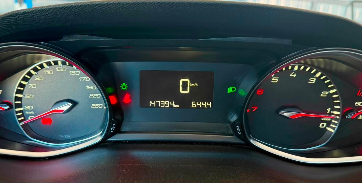 peugeot-308-2014-gasolina-1598cc