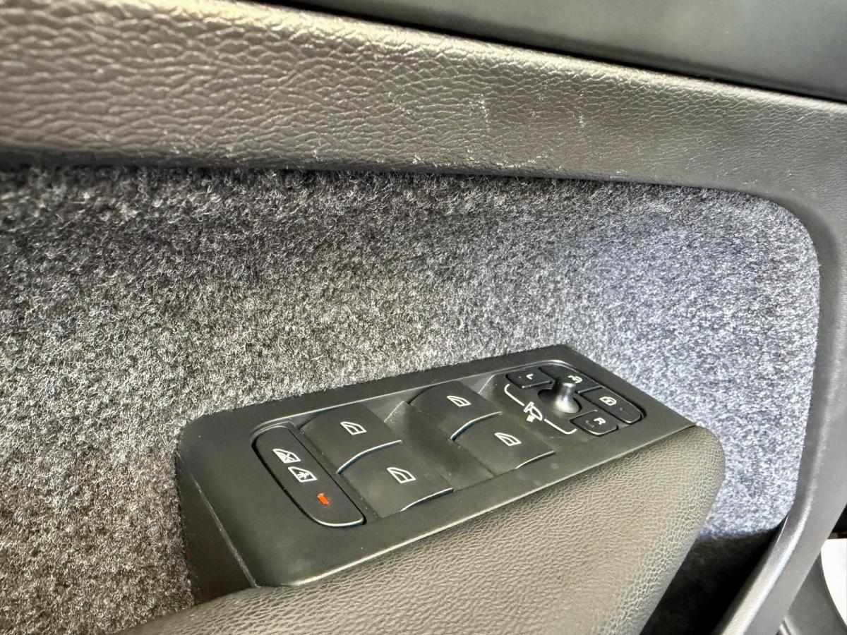 volvo-xc40-2023-gasolina-1477cc