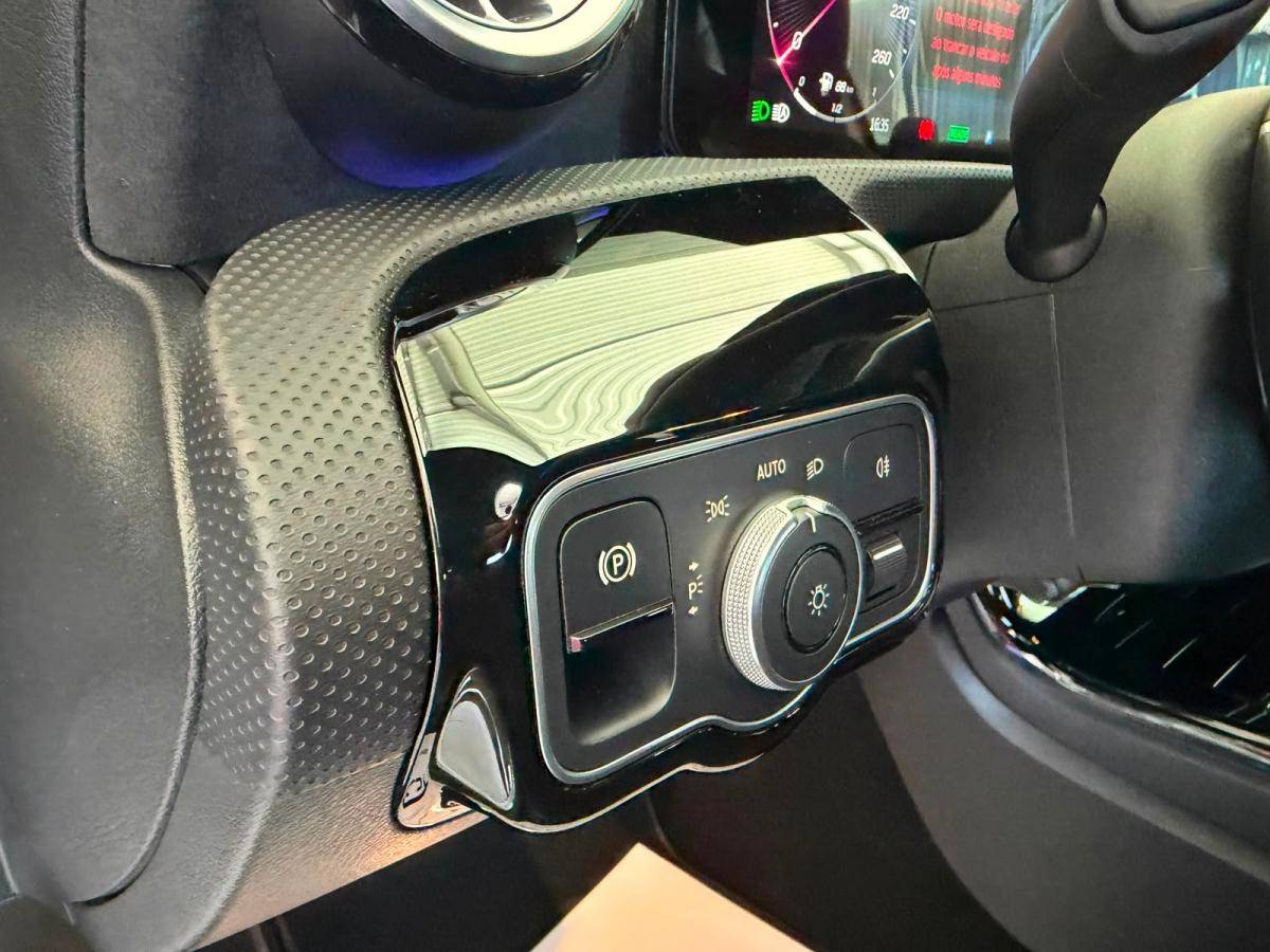 mercedes-benz-classe-a-2023-hibrido-a-gasolina-1332cc