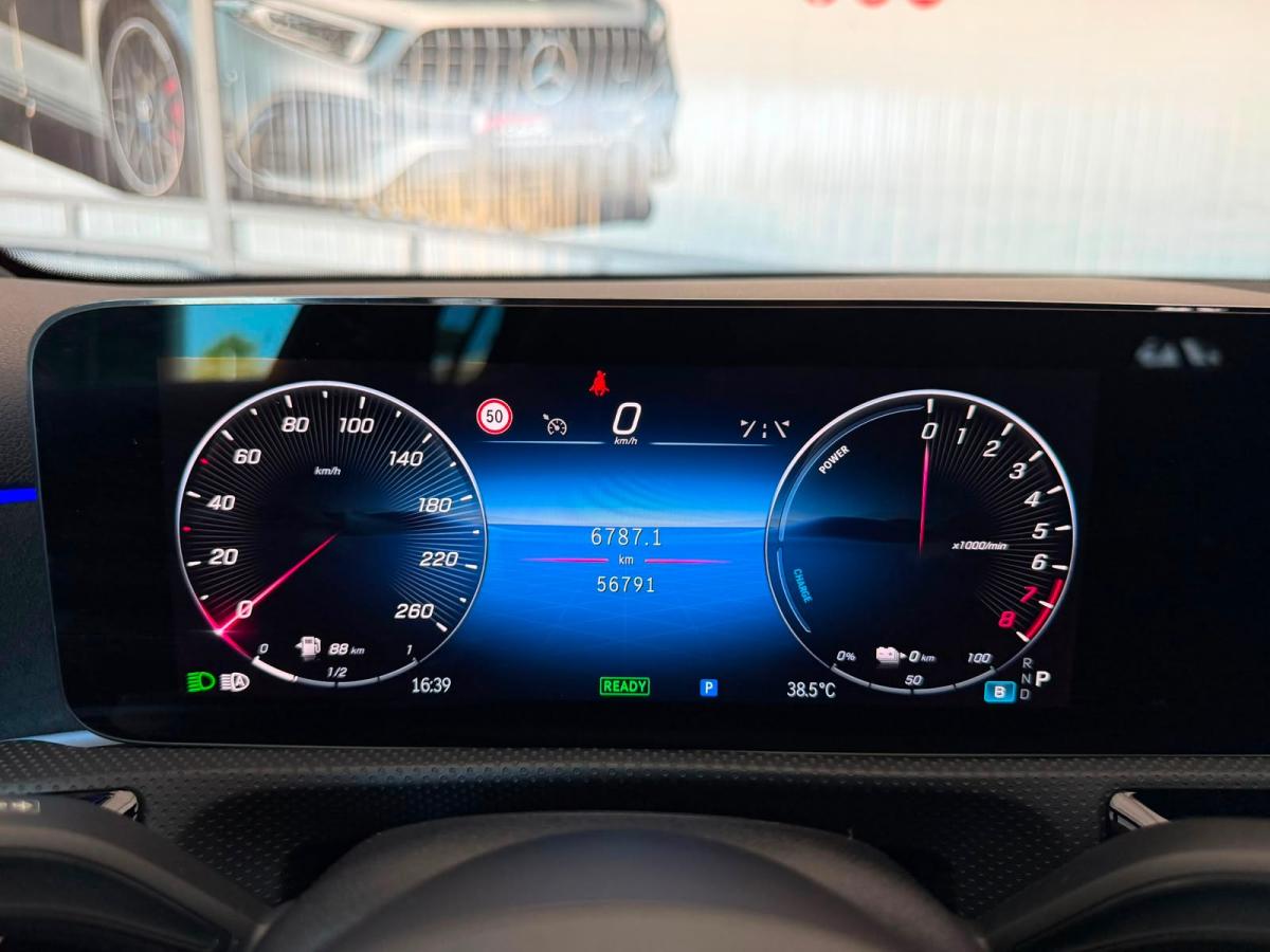 mercedes-benz-classe-a-2023-hibrido-a-gasolina-1332cc