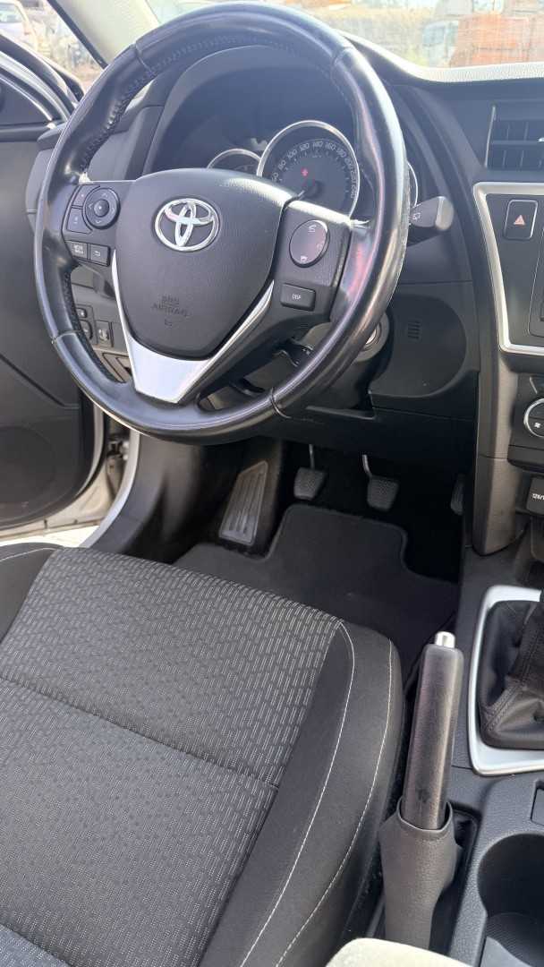 toyota-auris-2015-diesel-1364cc