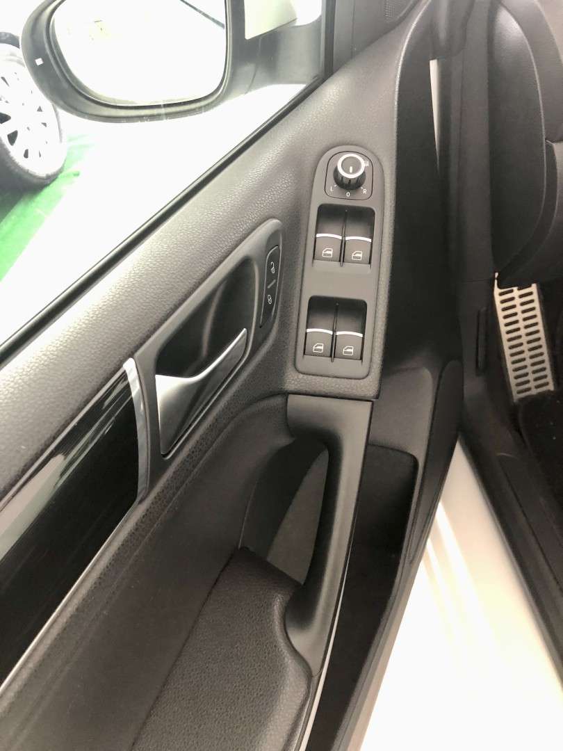 volkswagen-golf-cabriolet-2013-diesel-1598cc