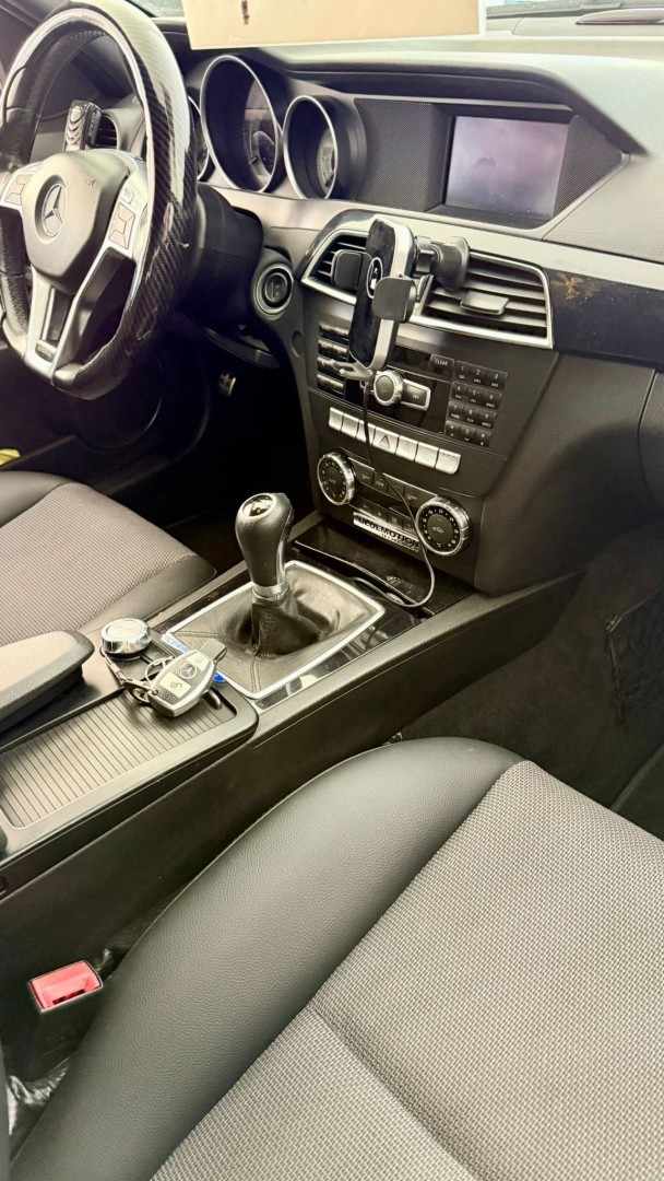 mercedes-benz-220-2012-diesel-2143cc