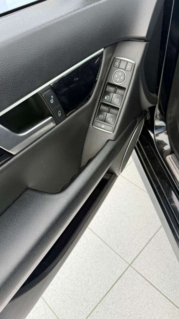 mercedes-benz-220-2012-diesel-2143cc